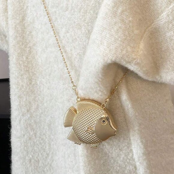 Small Gold Fish Statement Bag – Coastal Charm Meets Golden Elegance - Picture 3 of 10